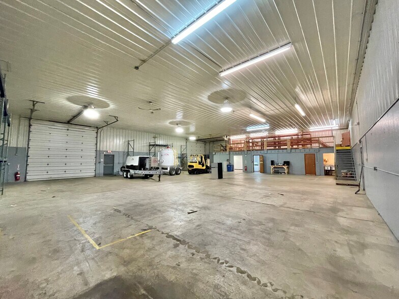 More Photos Of 320 Industrial Dr, Griffith Warehouse For Lease