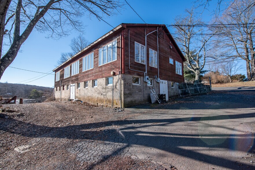 More Photos Of 1709 Kensington Rd, Berlin Specialty For Sale
