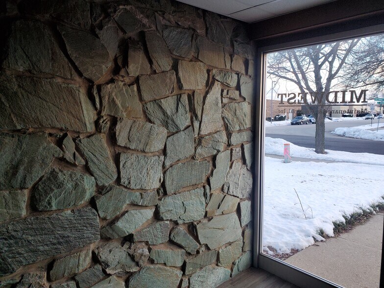 More Photos Of 380 Bennett Dr, Elk Grove Village Warehouse For Lease