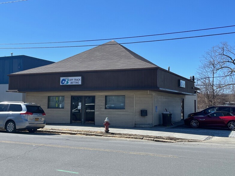 More Photos Of 369 2nd Ave, Troy Freestanding For Lease