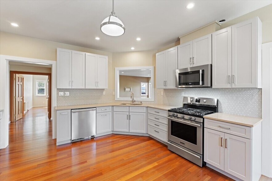 More Photos Of 829 2nd St, Mukilteo Office Residential For Sale