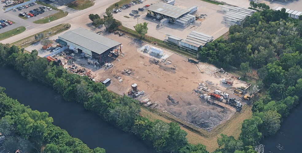 Primary Photo Of 1640 Benchmark Ave, Fort Myers Warehouse For Lease