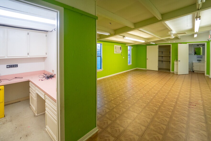More Photos Of 105 Ward St, Cuero Daycare Center For Sale