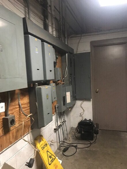 More Photos Of 2492 Youngstown Rd SE, Warren Carwash For Lease