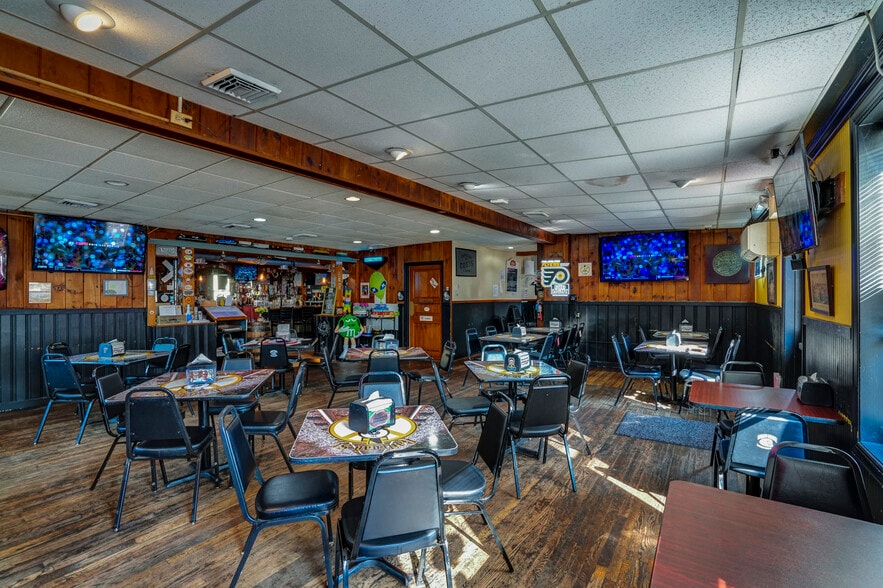 More Photos Of 36 Railroad St, Linfield Restaurant For Sale