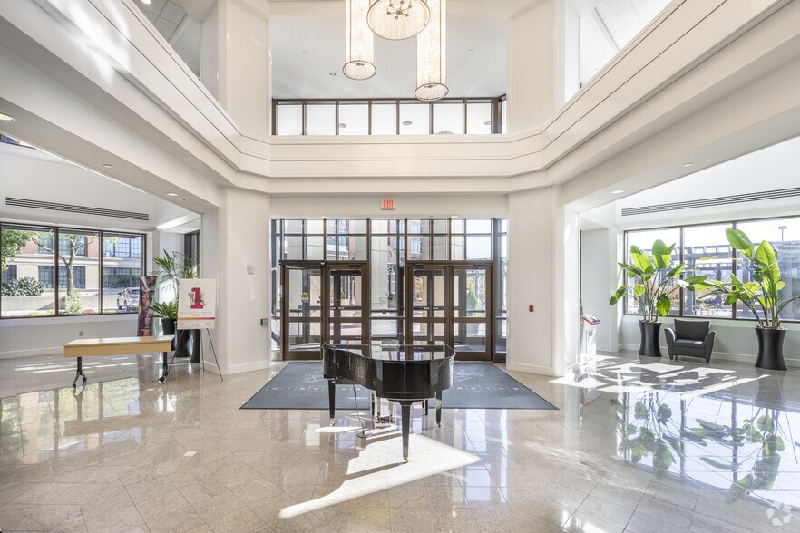 More Photos Of 625 Eden Park Dr, Cincinnati Office For Lease