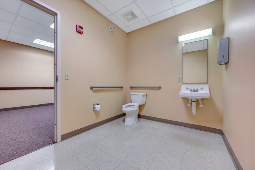 More Photos Of 1110 Clay Ave, Dunmore Medical For Lease