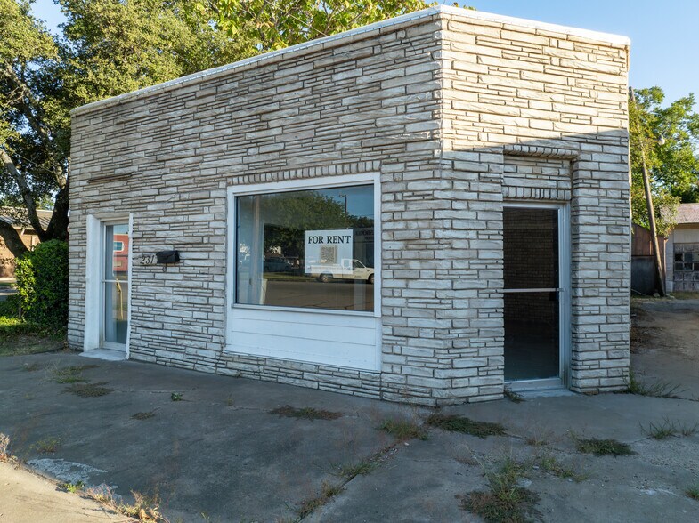 More Photos Of 231 E Elm St, Hillsboro Loft Creative Space For Sale