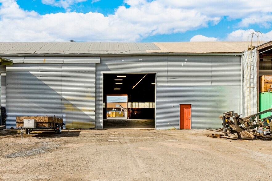 More Photos Of 5900 Pruitt Ave, Windsor Warehouse For Lease