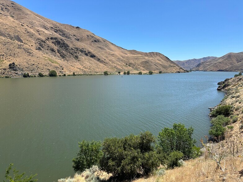 More Photos Of 27035 Snake River Rd, Huntington Specialty For Sale