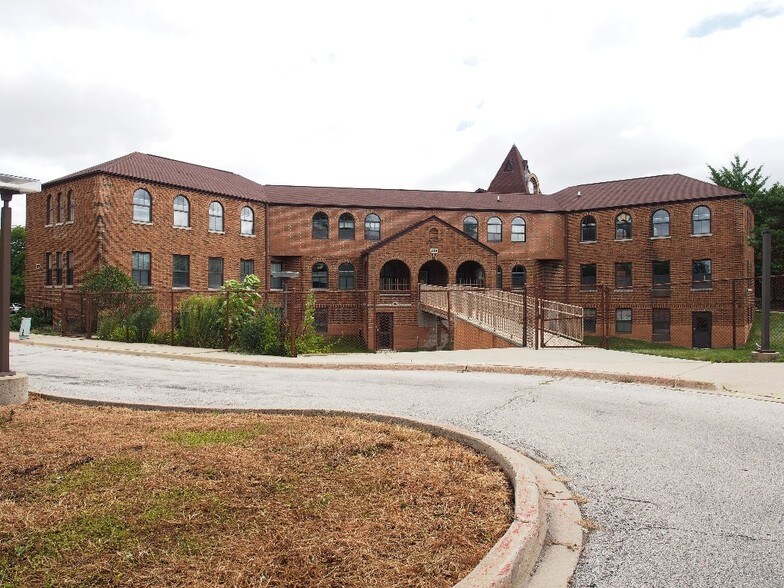 More Photos Of 329-331 S York Rd, Bensenville Daycare Center For Lease