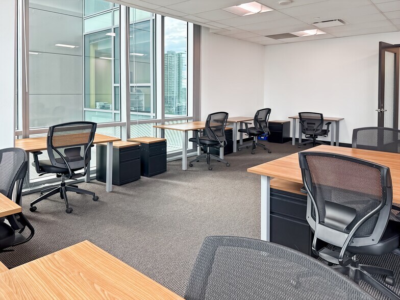 More Photos Of 4402 Skyline Dr, Burnaby Coworking Space