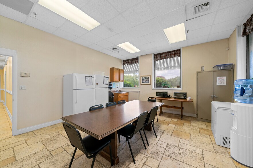 More Photos Of 60 Highway 22, Milledgeville Showroom For Sale