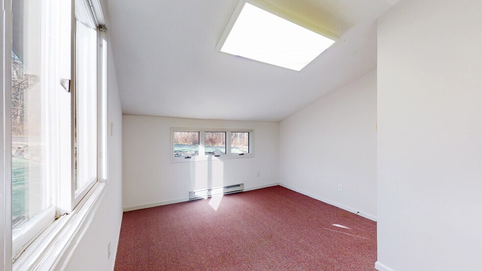 More Photos Of 220 Silver Lake Rd, Dingmans Ferry Office For Sale