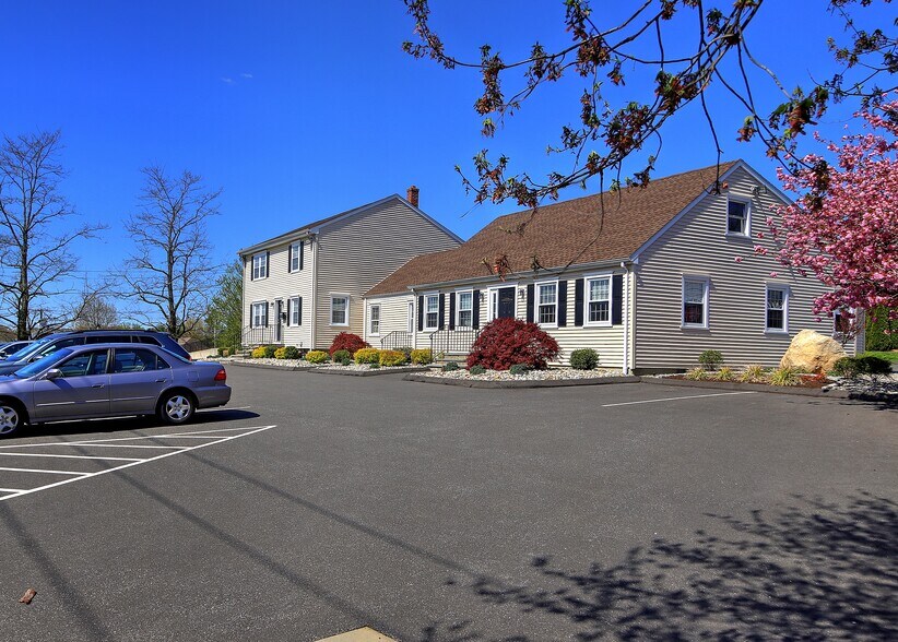 More Photos Of 471 Monroe Tpke, Monroe Medical For Lease