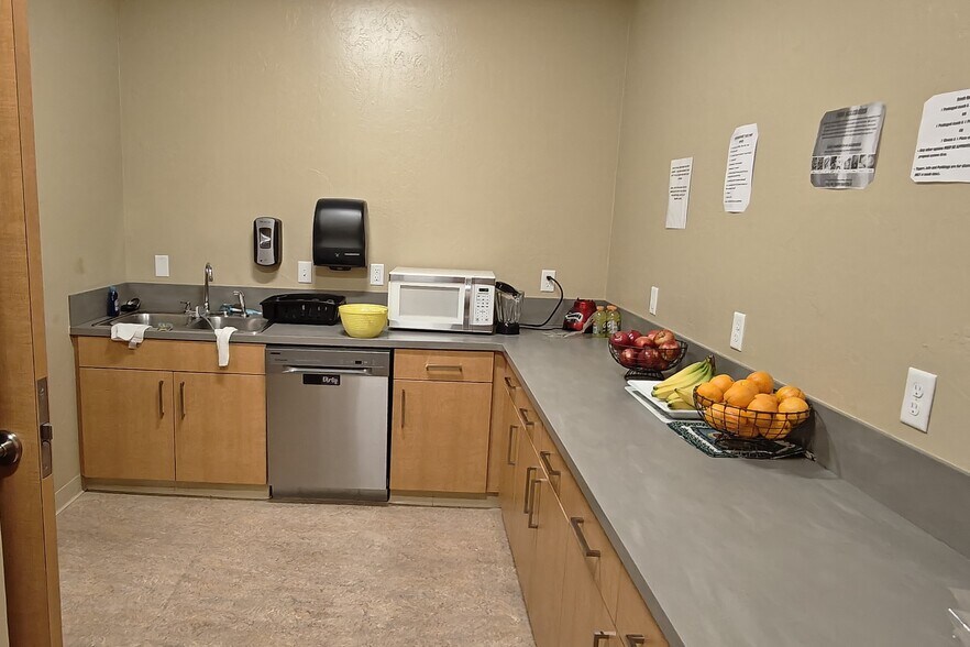 More Photos Of 3210 E Rd, Clifton Office For Sale