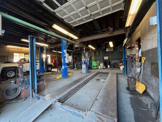 More Photos Of 255 State St, Bristol Auto Repair For Sale