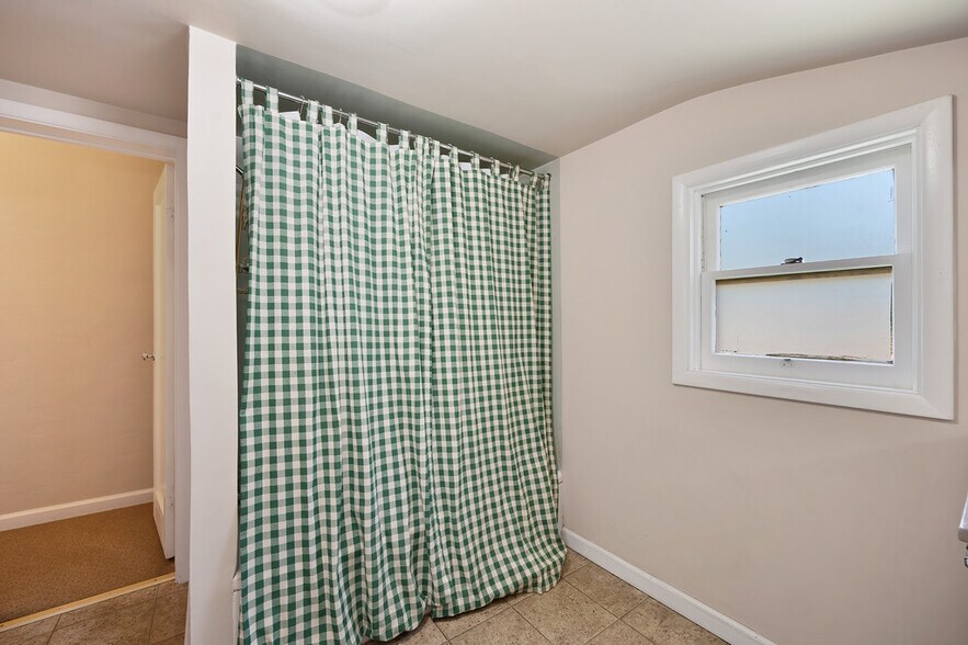 More Photos Of 1407-1409 Lincoln Way, Auburn Office For Sale