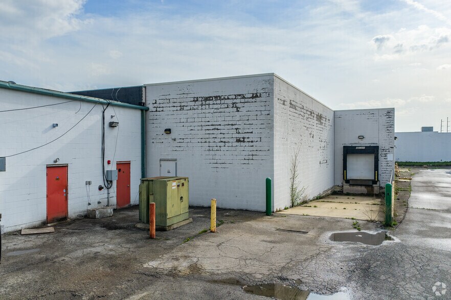 More Photos Of 5244 Cobblestone Rd, Sheffield Village Storefront For Lease