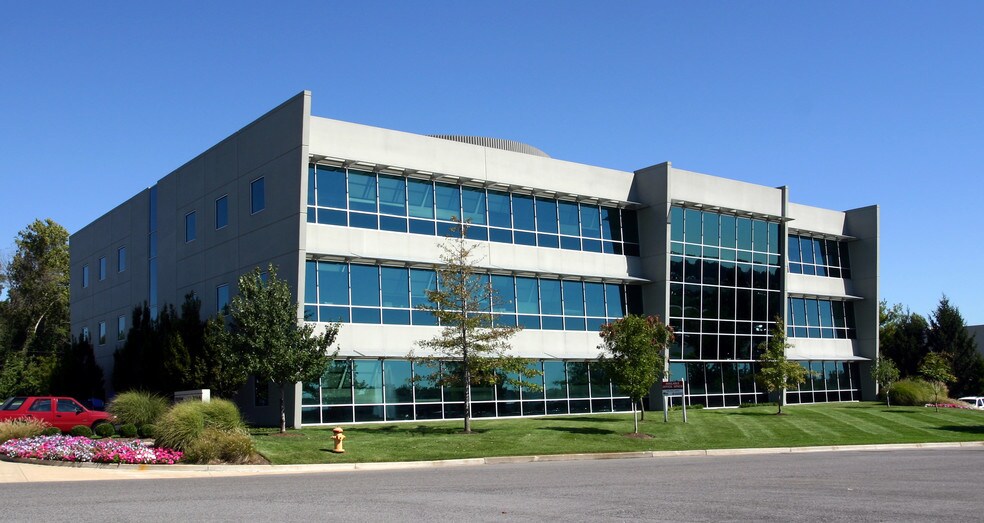 More Photos Of 2127 Innerbelt Business Center Dr, Overland Office For Lease