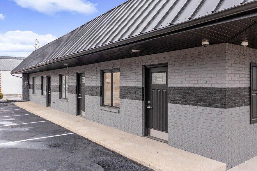 More Photos Of Hwy 50 or Tipton Street, Seymour Office For Sale