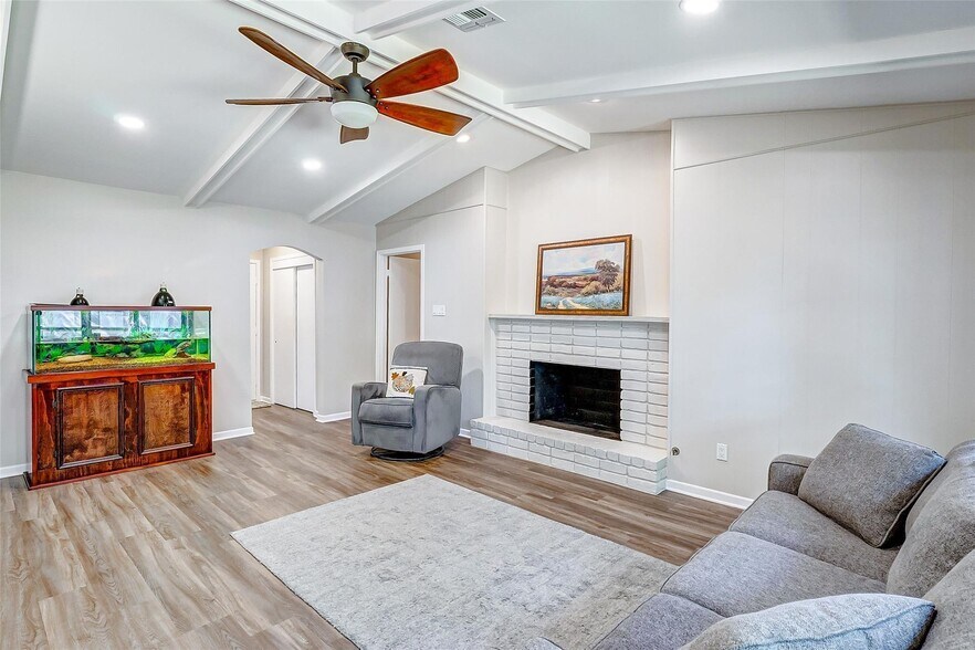 More Photos Of 9218 Hammerly Blvd, Houston Specialty For Lease