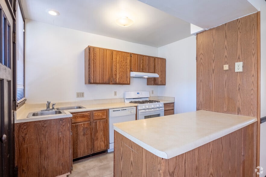 More Photos Of 2821 Monroe St, Madison Apartments For Sale
