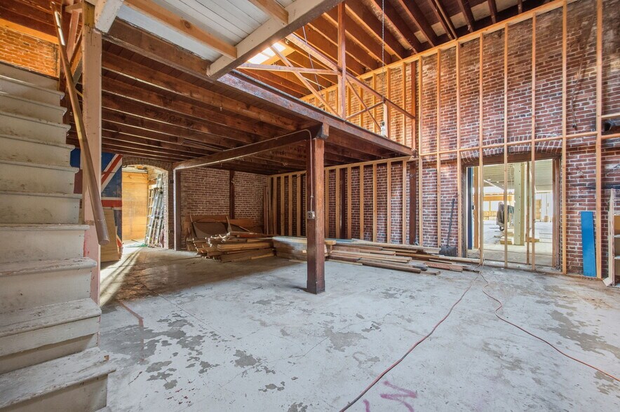 More Photos Of 104 Spruce St E, Ilwaco General Retail For Sale