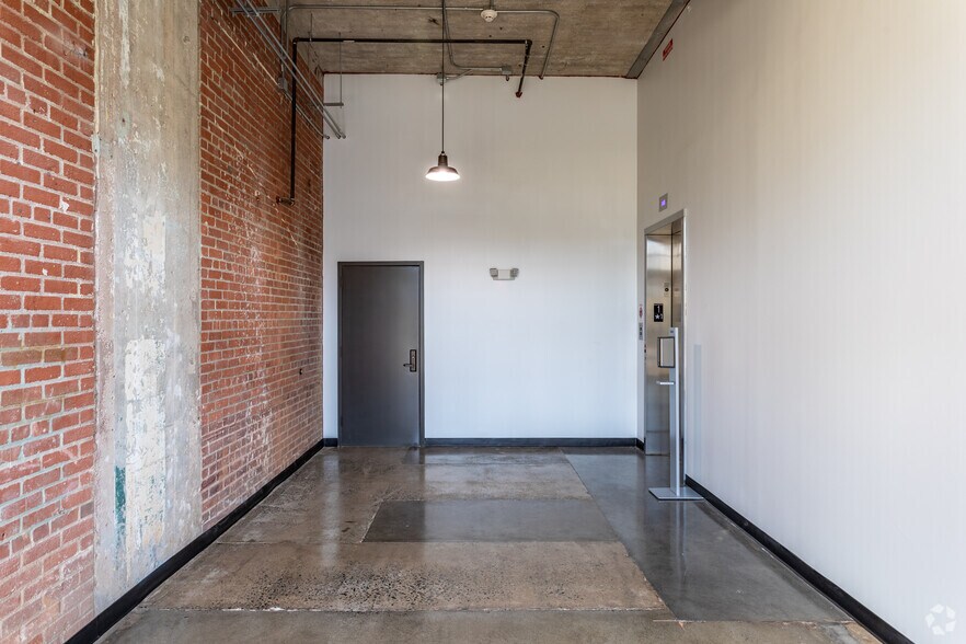 More Photos Of 2500 N Brevard St, Charlotte Office For Lease