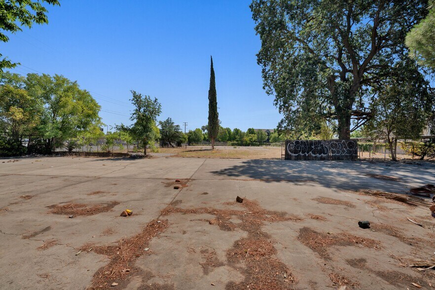 More Photos Of 6620-6630 4th, Sacramento Land For Sale
