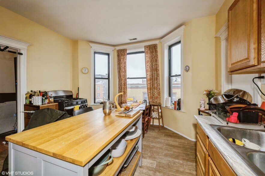 More Photos Of , Chicago General Retail For Sale