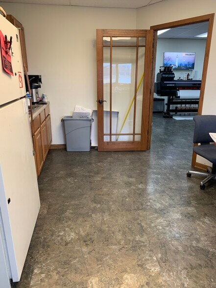 More Photos Of 8635 Hollander Dr, Franksville Manufacturing For Lease