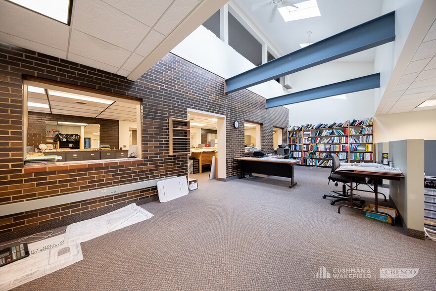 More Photos Of 7311 Valley View Dr, Independence Office For Sale