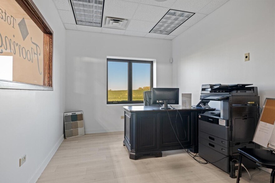 More Photos Of 13412 W 159th St, Homer Glen Showroom For Sale