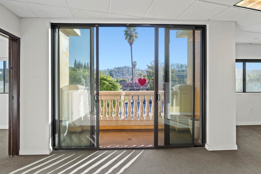 More Photos Of 13833-13841 Ventura Blvd, Sherman Oaks Storefront Retail Office For Sale