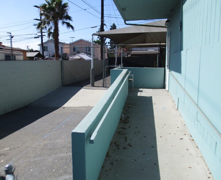 More Photos Of 9900-9904 S Central Ave, Los Angeles Schools For Lease