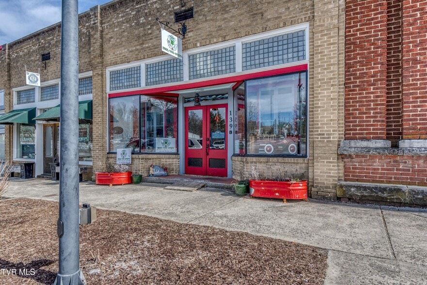 Primary Photo Of 139 Town Square St, Glade Spring Restaurant For Sale