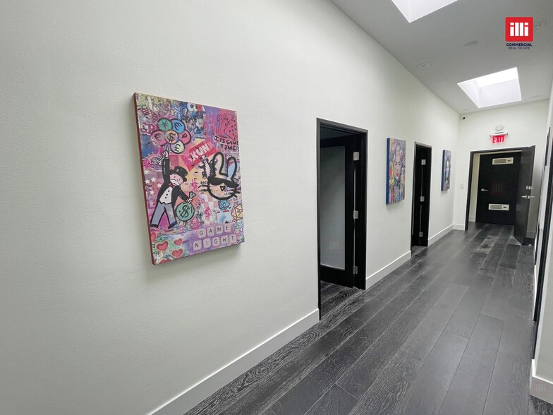 More Photos Of 7028 Owensmouth Ave, Canoga Park Office For Lease