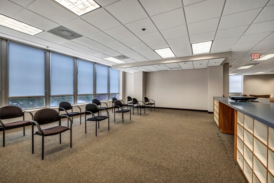 More Photos Of 205 E University Ave, Georgetown Office For Sale