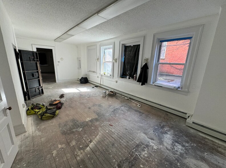 More Photos Of 39 Market St, Poughkeepsie Storefront Retail Residential For Sale