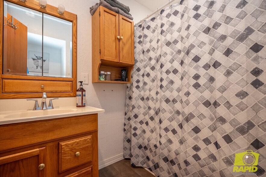 More Photos Of 425 Highland Park, Robert Lee Flex For Sale