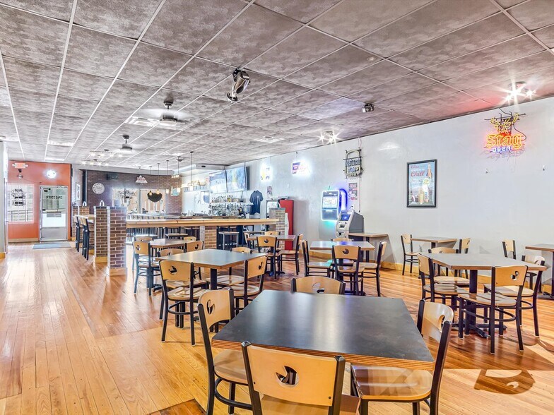 More Photos Of 116 N Main St, Marissa Freestanding For Sale