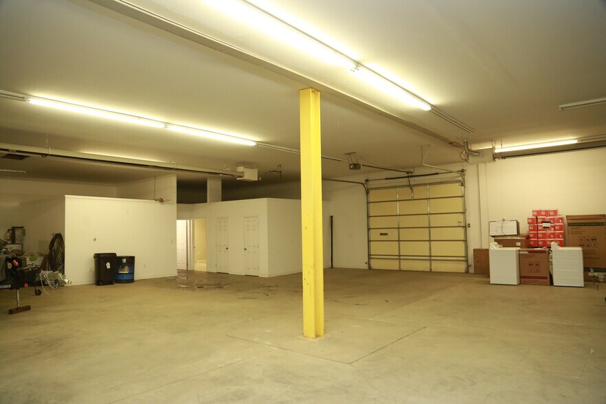 More Photos Of 925 Canyon Rd, Morgantown Distribution For Lease