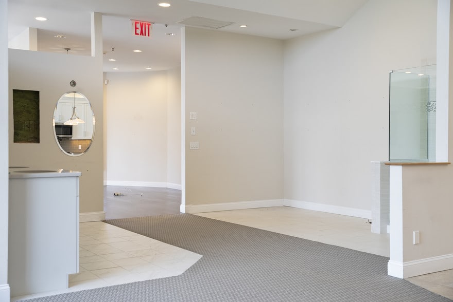More Photos Of 3750 Express Dr S, Islandia Office For Lease