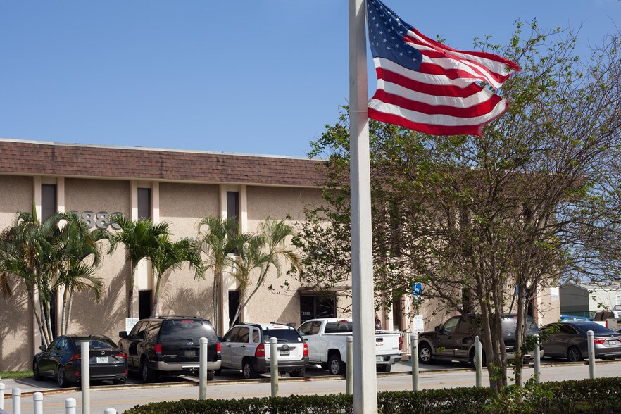 More Photos Of 2880 W Oakland Park Blvd, Fort Lauderdale Office Residential For Lease