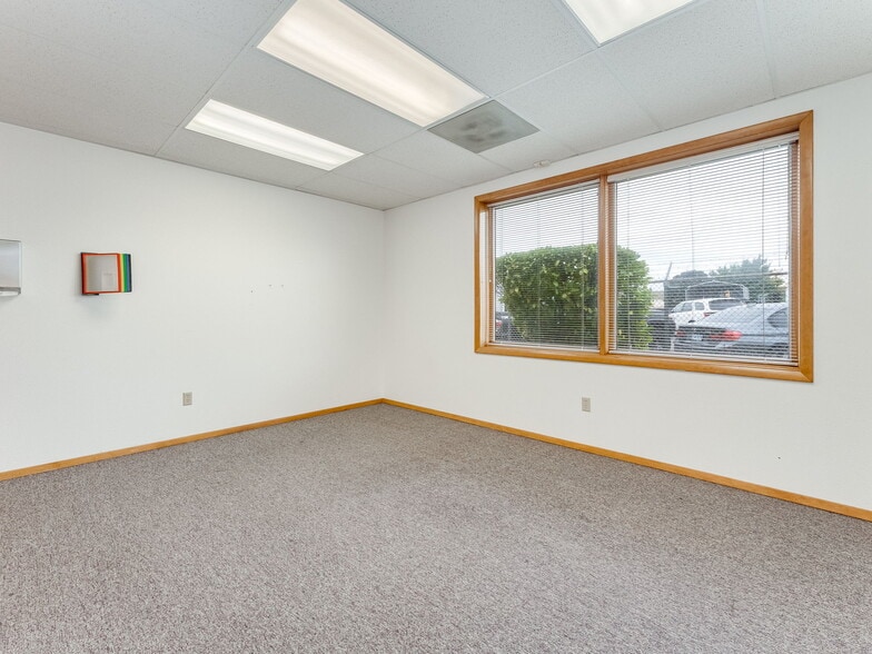 More Photos Of 2275 NE McDaniel Ln, Mcminnville Office For Lease
