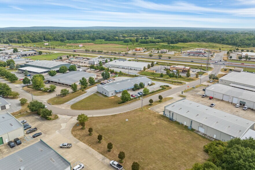 More Photos Of 834-840 Lagoon Business Loop, Montgomery Light Distribution For Lease