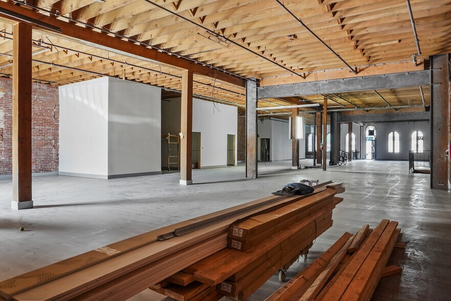 More Photos Of 3310 S Main St, Los Angeles Warehouse For Lease