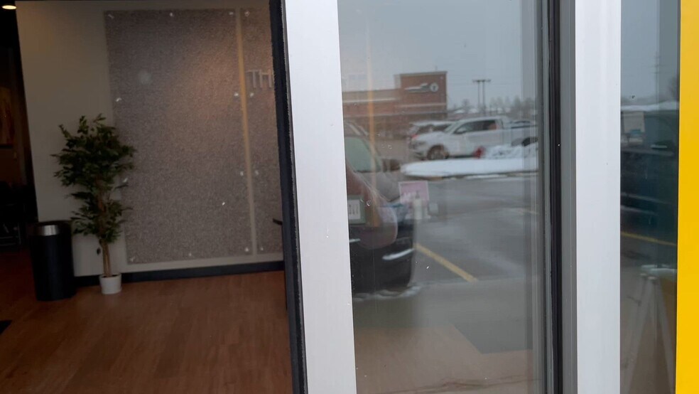 Primary Photo Of 5860-5990 Sashabaw Rd, Independence Township Storefront For Lease