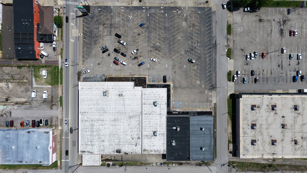 More Photos Of 800-830 14th St W, Huntington Unknown For Lease